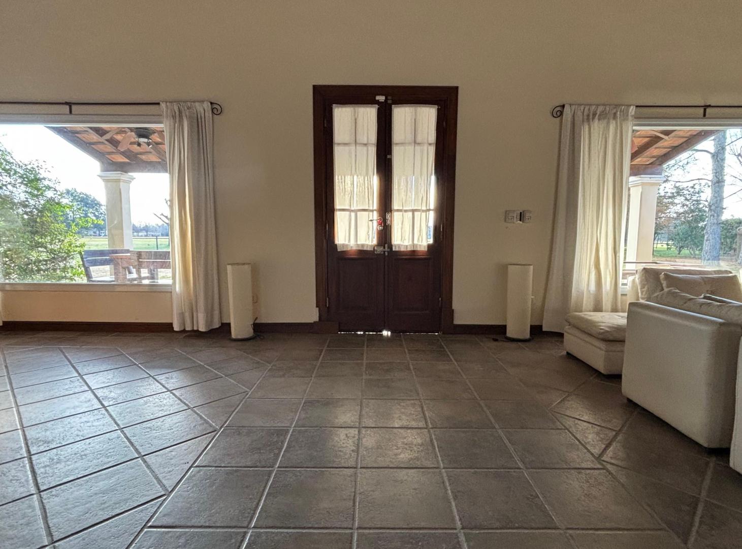 Foto de CASA EN ALQUILER ANUAL - SANTA CATALINA - LUJAN, imagen 1
