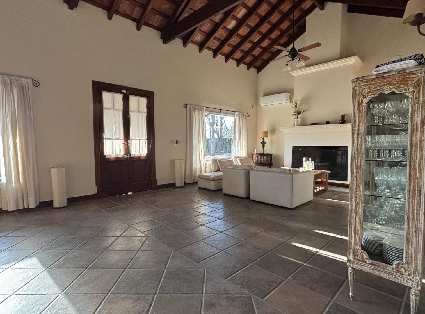 Foto de CASA EN ALQUILER ANUAL - SANTA CATALINA - LUJAN, imagen 3