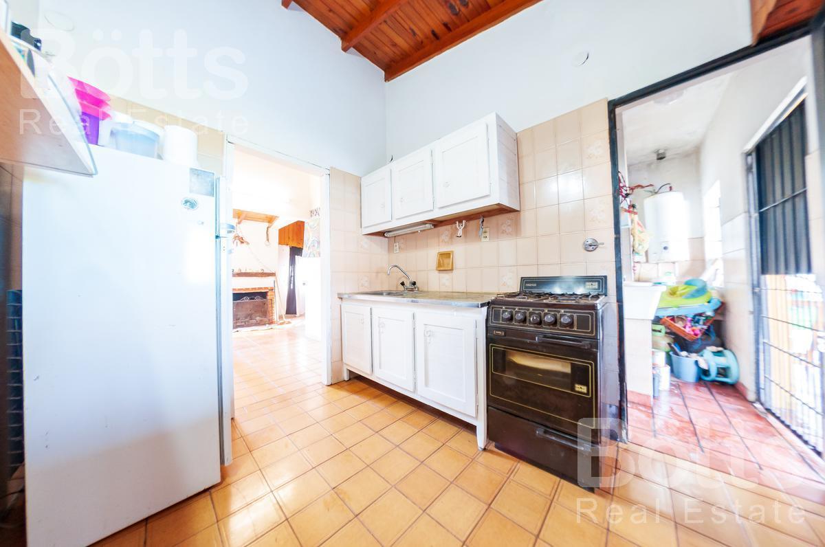 Venta Lote con Casa Tipo Quinta, Monoambiente, Pileta y Sector de Quincho y Parrilla Trujui - Moreno 4