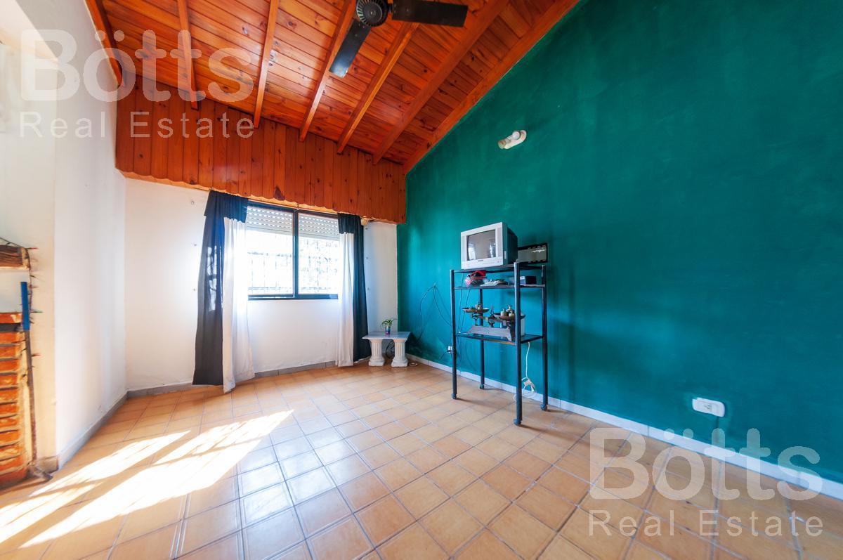 Venta Lote con Casa Tipo Quinta, Monoambiente, Pileta y Sector de Quincho y Parrilla Trujui - Moreno 3