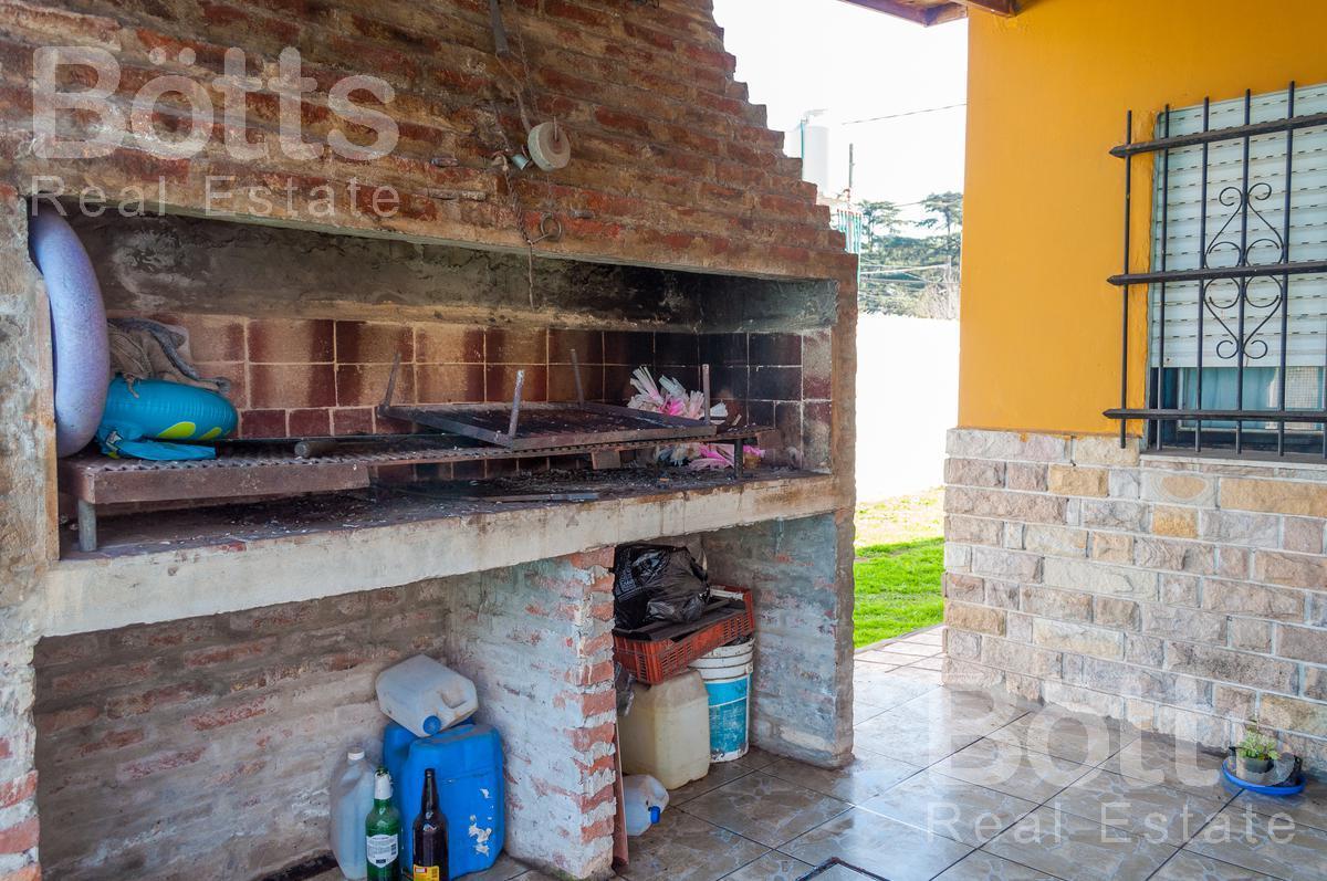 Venta Lote con Casa Tipo Quinta, Monoambiente, Pileta y Sector de Quincho y Parrilla Trujui - Moreno 2