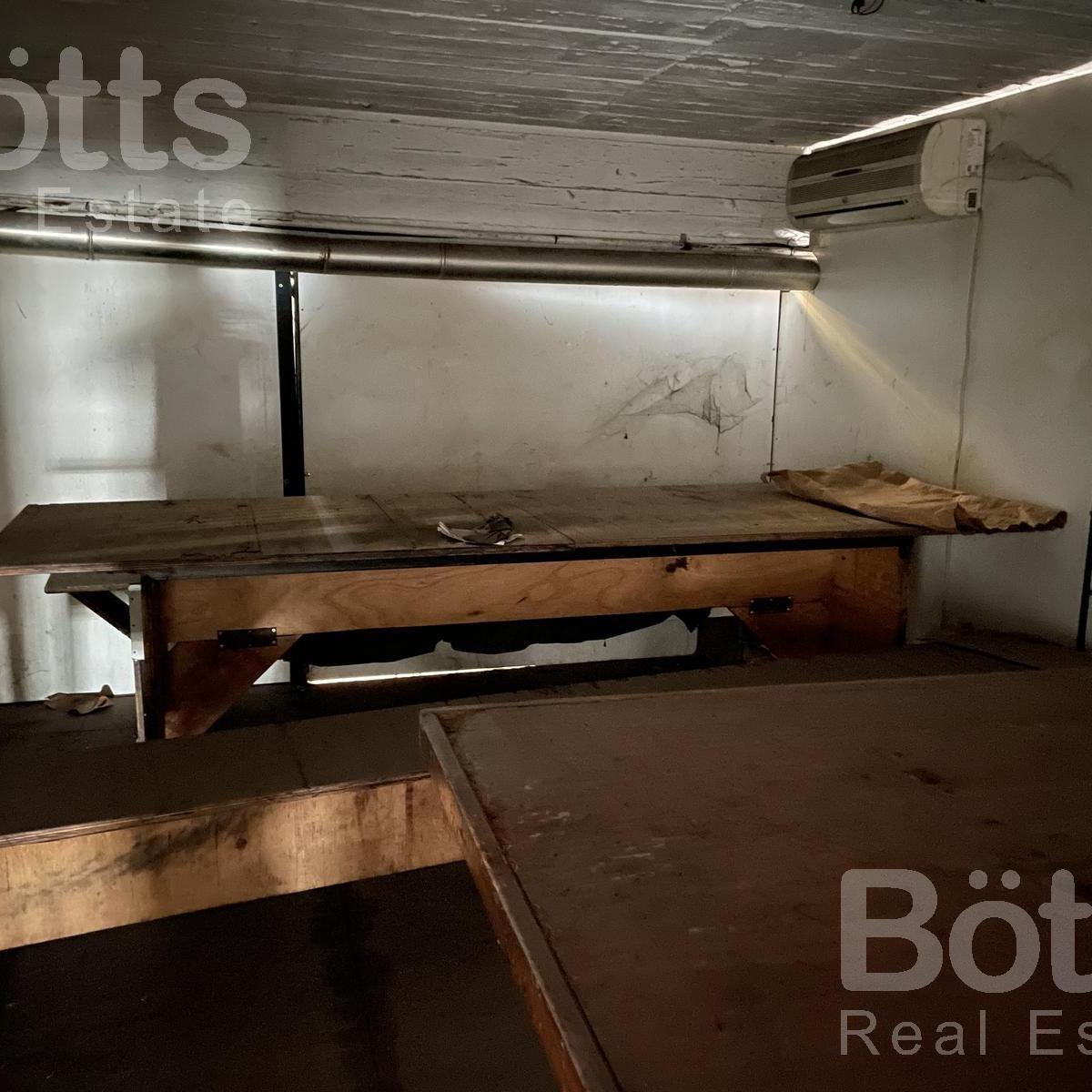 Galpón de Losa con 3 Amplias Plantas, Comedor, Baños, Entrada de Camiones (Ex Curtiembre) 2