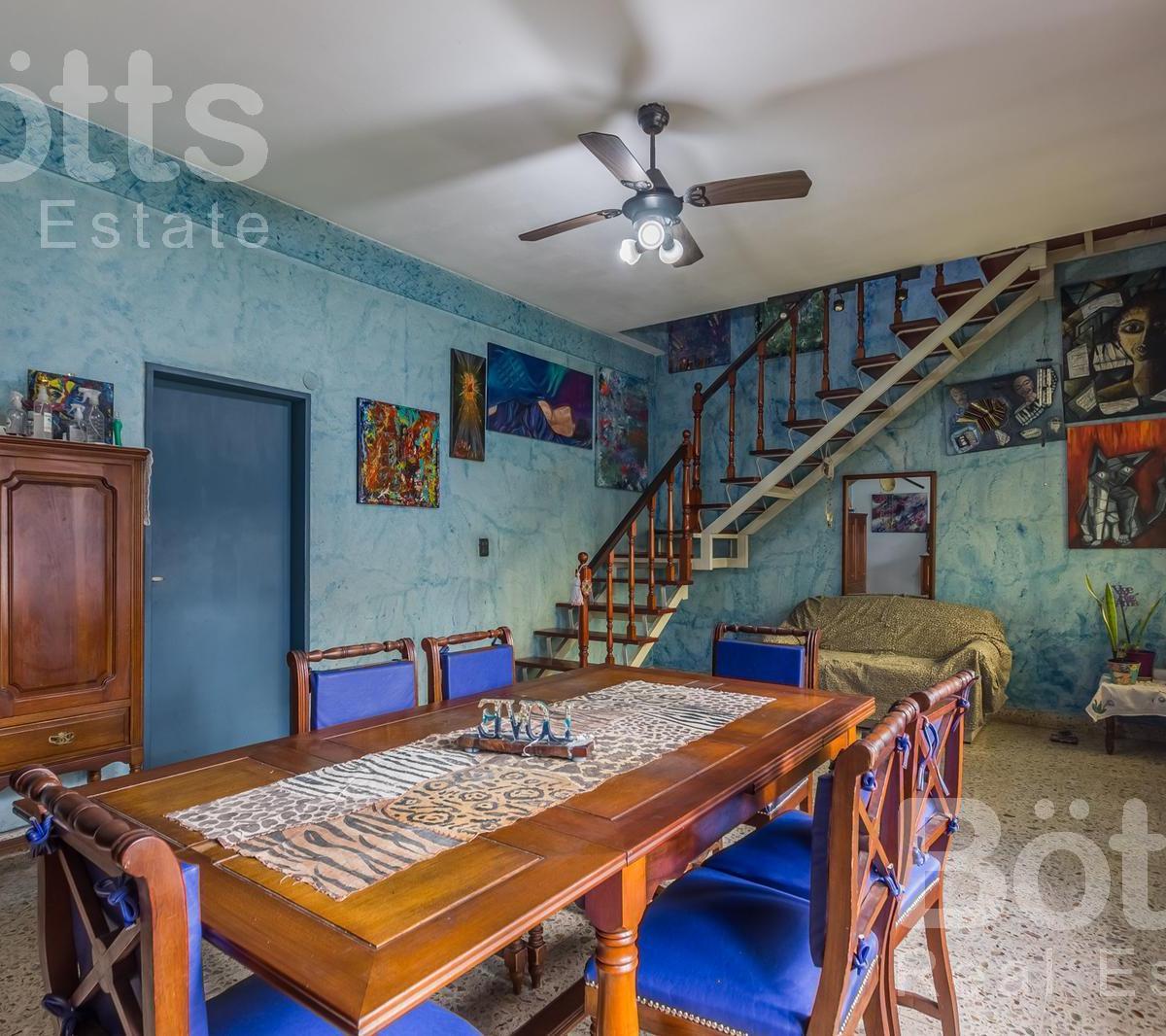 VENTA CASA 5 AMB LOTE AMPLIO, POSIBILIDAD EDIFICAR