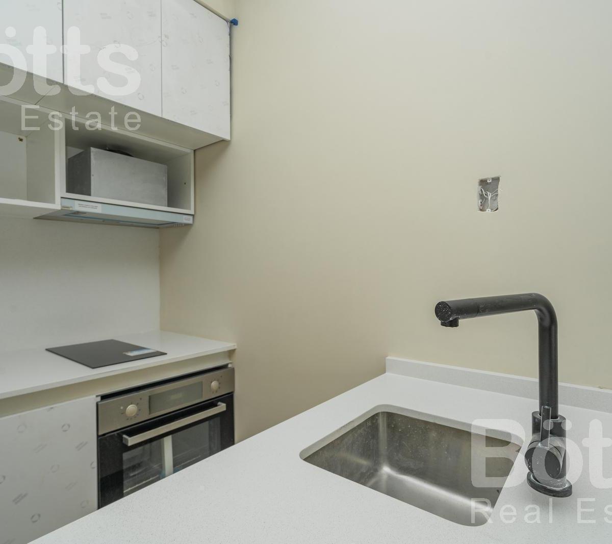 Foto de Hermoso departamento de un ambiente al contra-frente y balcón, imagen 5