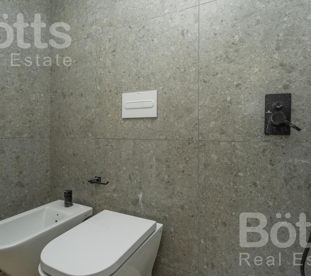 Foto de Hermoso departamento de un ambiente al contra-frente y balcón, imagen 3