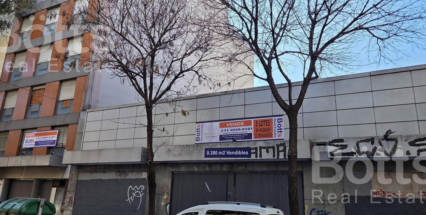 9380 m2 Vendibles. Salida a dos calles. Acepta permuta en parte de pago. Se escuchan ofertas