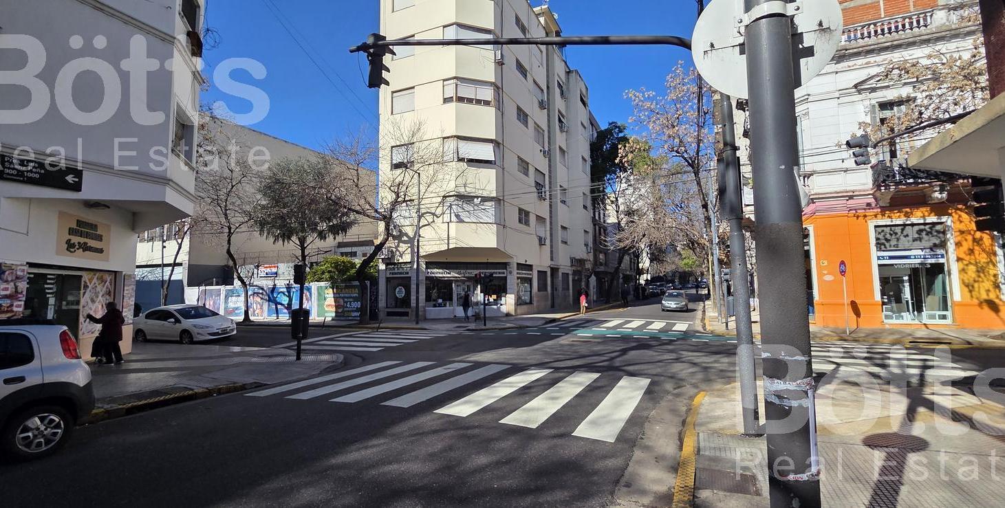 9380 m2 Vendibles. Salida a dos calles. Acepta permuta en parte de pago. Se escuchan ofertas