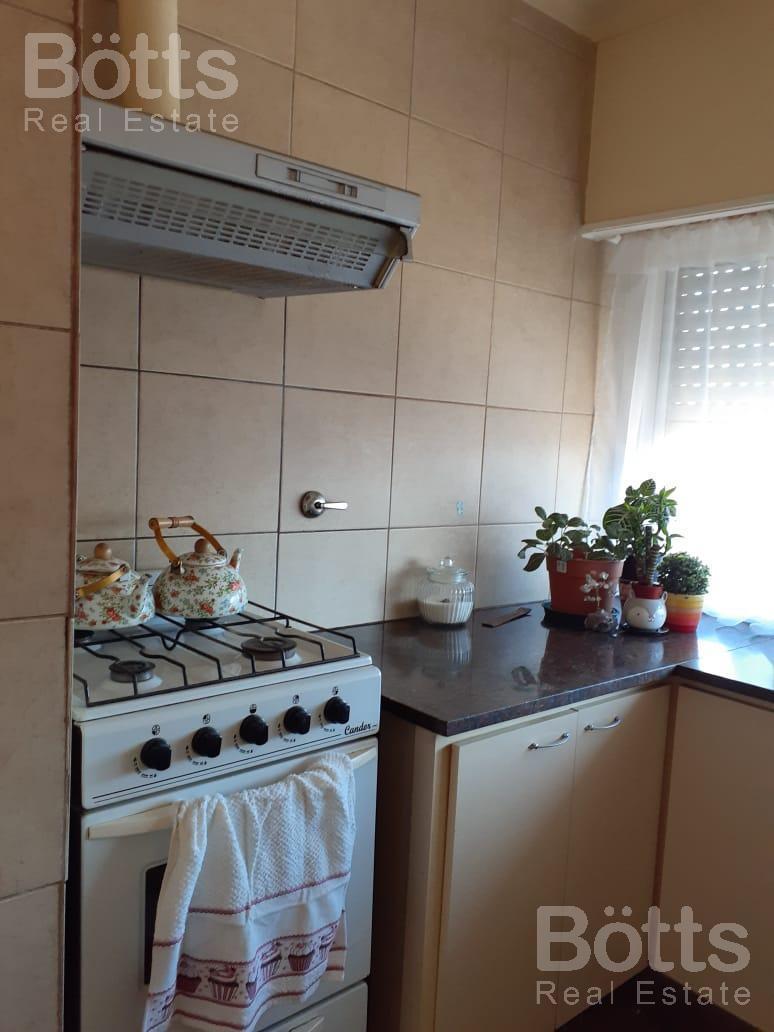 Departamento de 3 Ambientes con Cochera y Jardín, en Lobos 3
