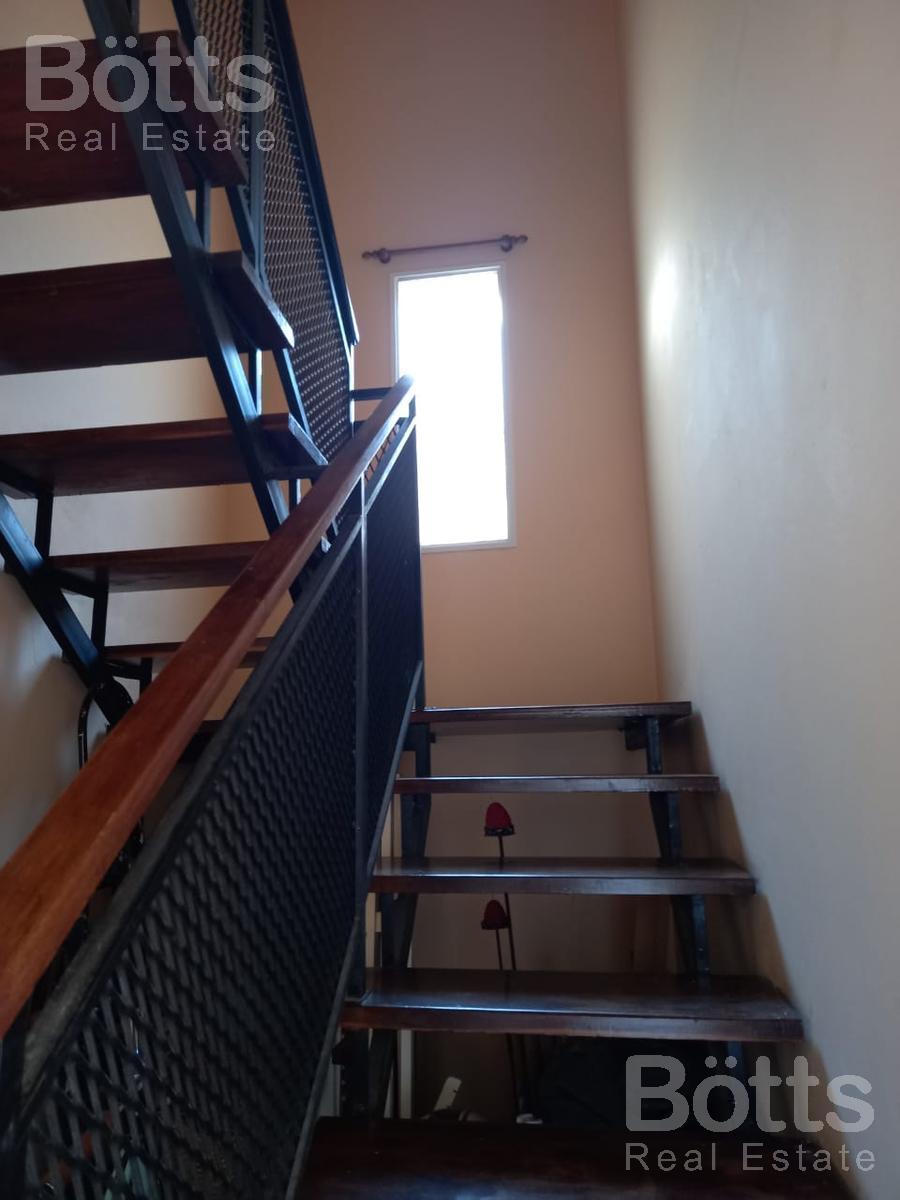 Departamento de 3 Ambientes con Cochera y Jardín, en Lobos 2