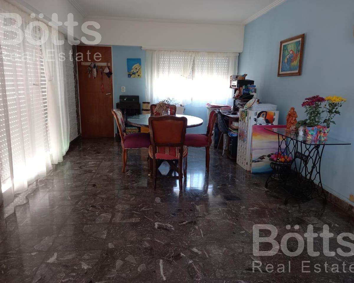 Departamento de 3 Ambientes con Cochera y Jardín, en Lobos 1