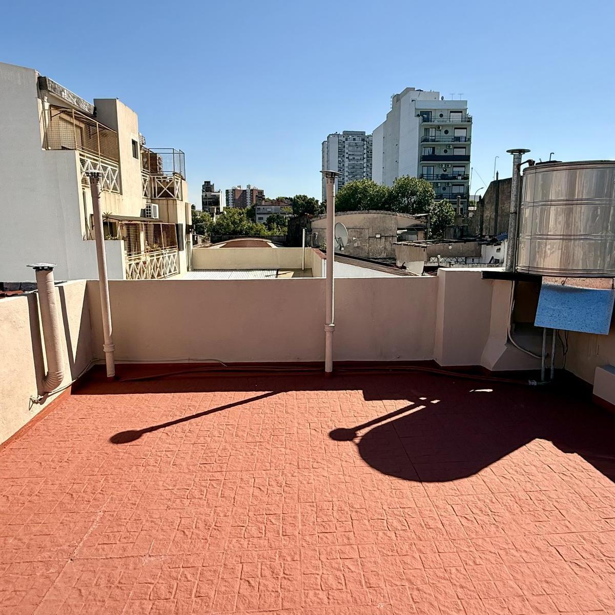 Venta PH 4 Ambientes Mas Dependencia con Patio y Terraza Propia Sin Expensas en Caballito 5