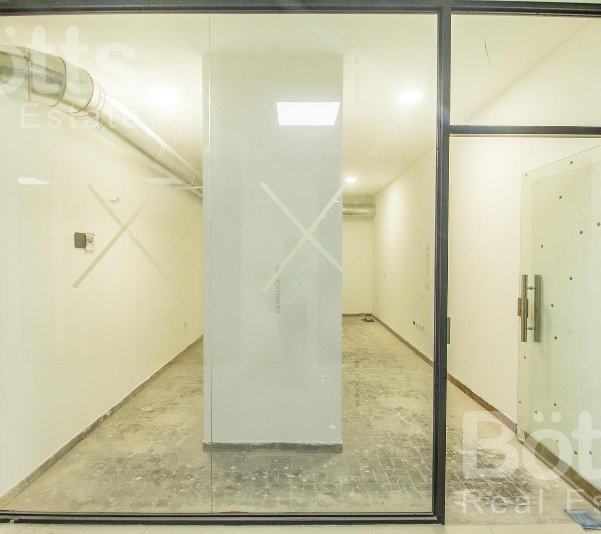 Foto de Local en Galería, ideal depósito o retiro de mercadería., imagen 4