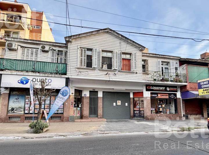 Locasl Castelar Centro, amplio, luminoso y excelente ubicación