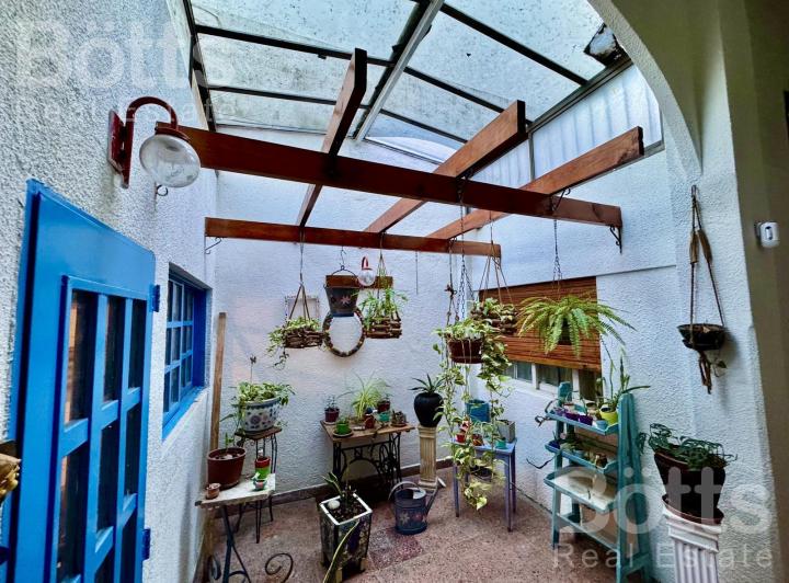 Oportunidad casa 6 ambientes con cochera en Villa del Parque 3