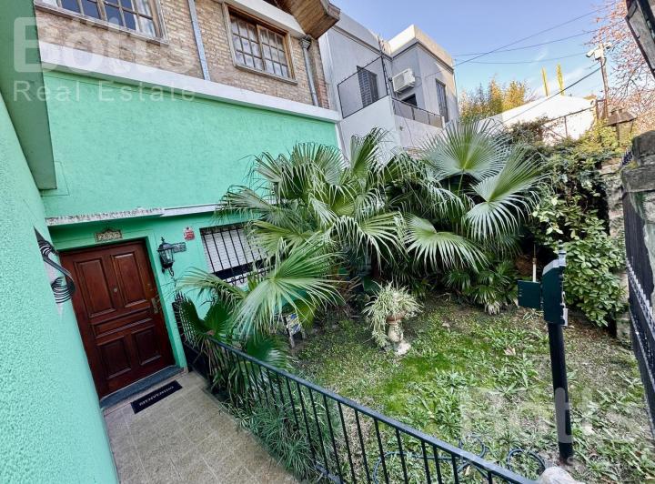 Oportunidad casa 6 ambientes con cochera en Villa del Parque 2