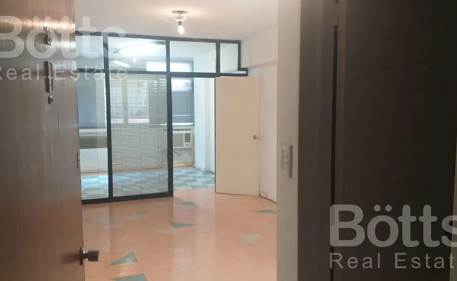 Excelente oficina comercial en la zona de Tribunales 2