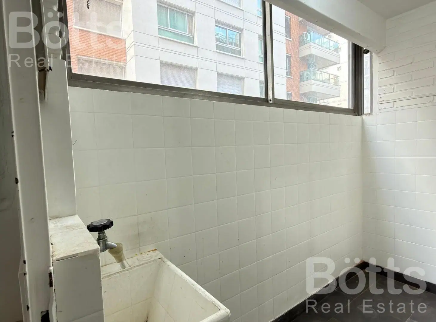 VENTA DEPARTAMENTO DE 4 AMBIENTES MAS DEPENDENCIA Y COCHERA FIJA CUB. EN BELGRANO C 5