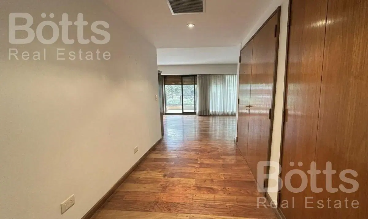 Piso exclusivo de 4 ambientes mas 2 cocheras fijas en Boulevar Charcas, Palermo 5