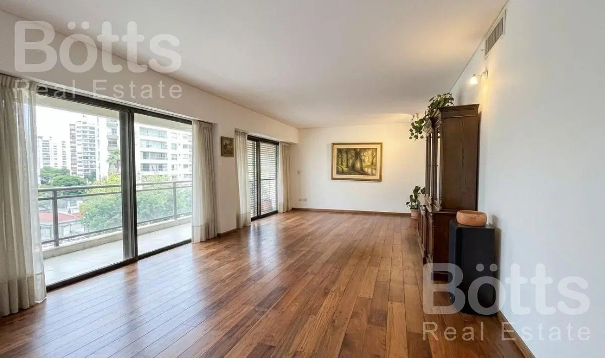 Piso exclusivo de 4 ambientes mas 2 cocheras fijas en Boulevar Charcas, Palermo 8