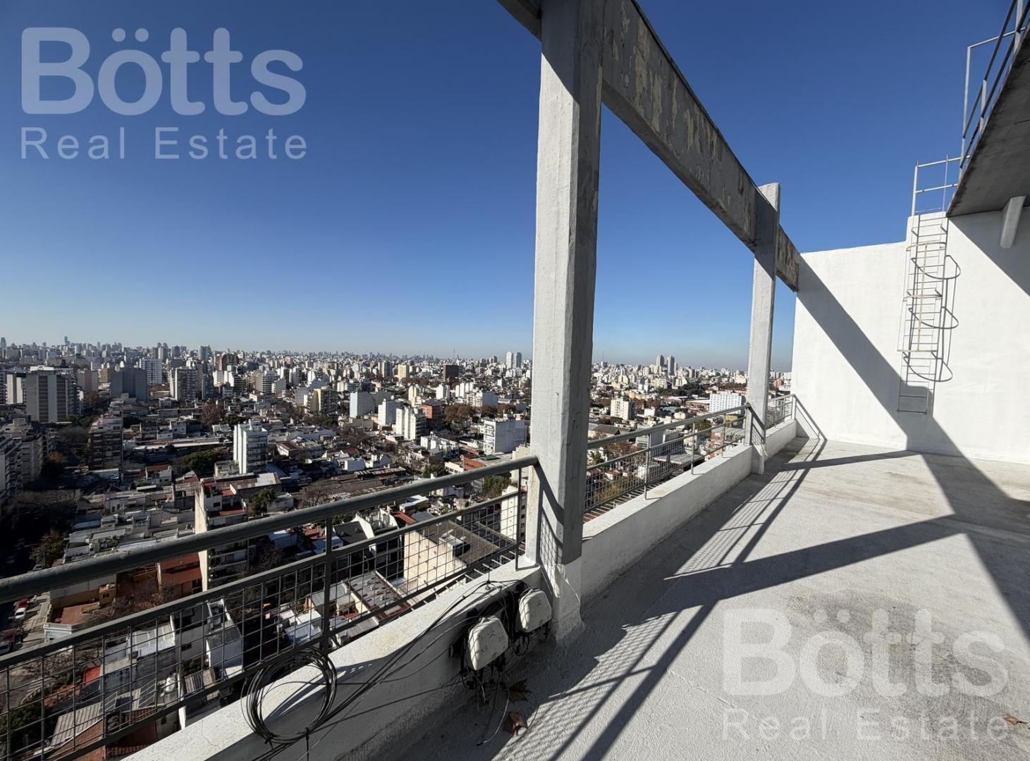 Impecable 3 Amb- Balcón-Cochera-APTO PROFESIONAL-Piso Alto-Pura luz y conectividad