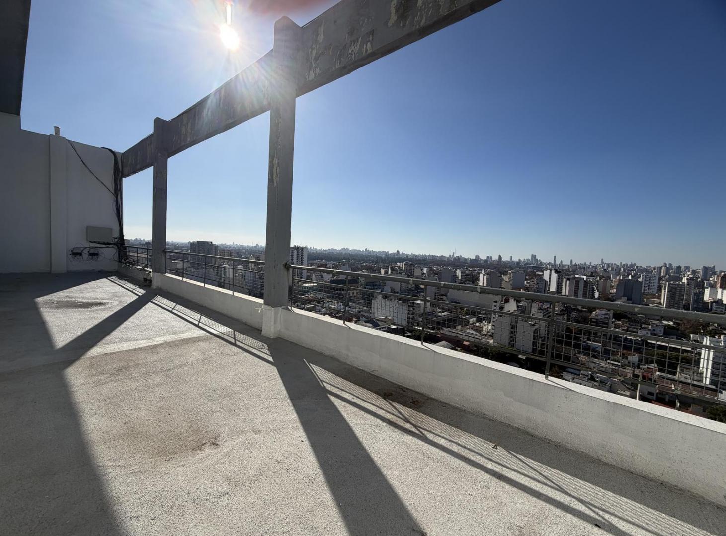Impecable 3 Amb- Balcón-Cochera-APTO PROFESIONAL-Piso Alto-Pura luz y conectividad