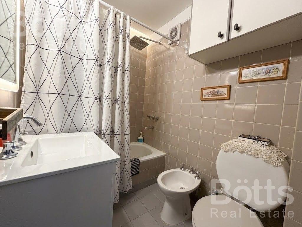 Impecable 3 Amb- Balcón-Cochera-APTO PROFESIONAL-Piso Alto-Pura luz y conectividad