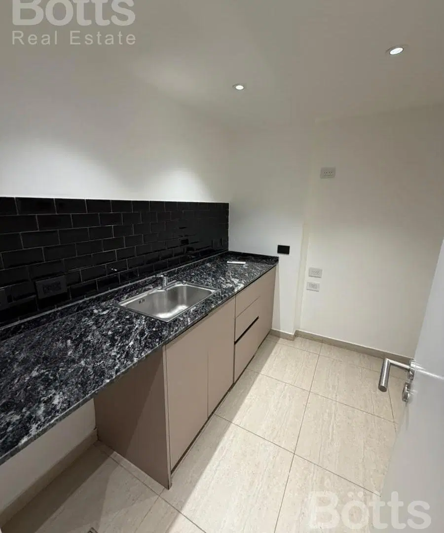 Monoambiente a nuevo en Balvanera con potencial para 2 ambientes 2