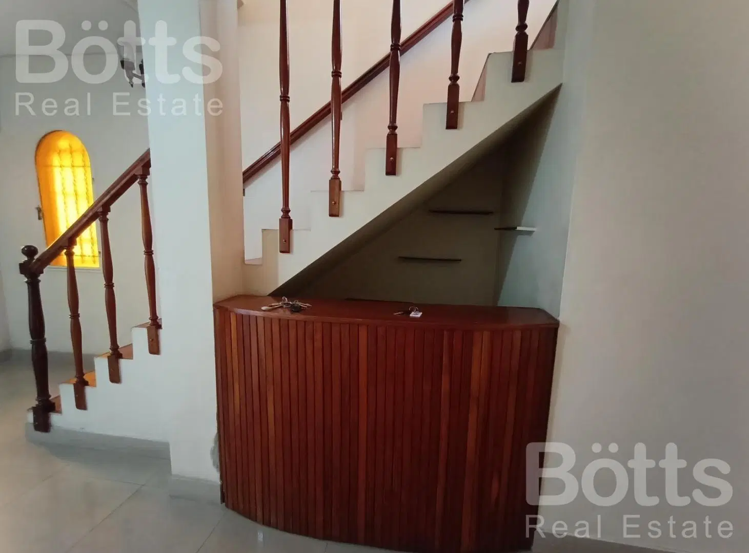 Casa en Venta- 5 amb -cochera 3 autos- patio- parrilla- terraza- A 5 cuadras de Plaza Irlanda 8