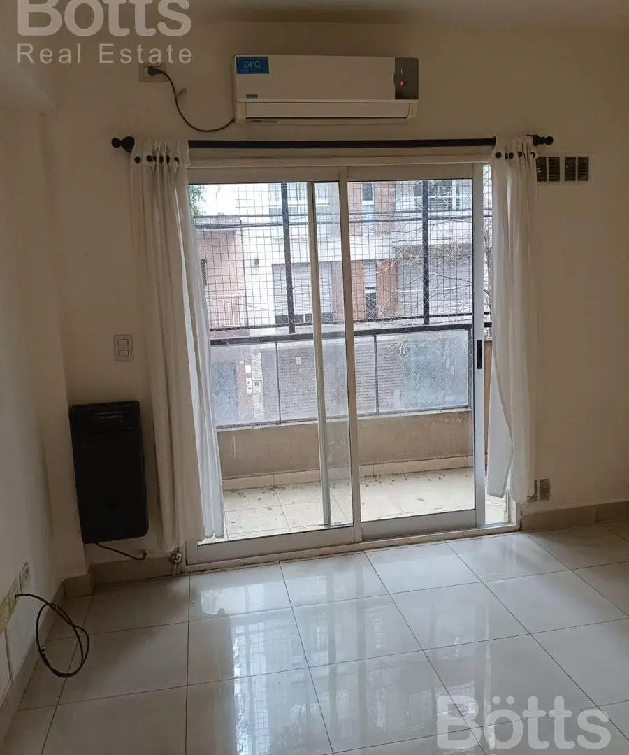 Alquiler Monoambiente con balcón a la calle 4