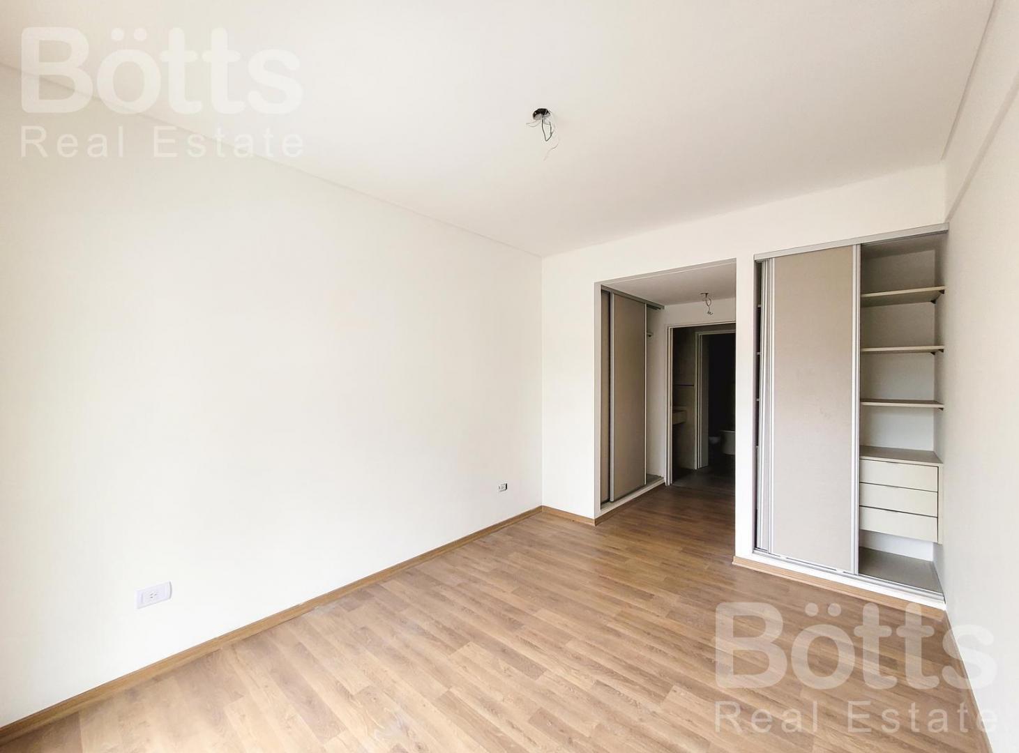 Foto de Venta Departamento 3 Ambientes. Frente. Balcón. Patio. Villa Devoto, imagen 3