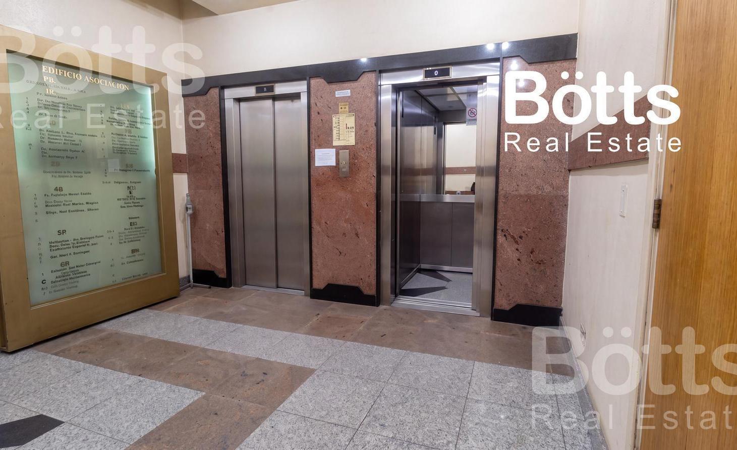 Foto de 2 AMB con gran POTENCIAL – Tribunales / Sobre Uruguay a metros de Av, imagen 1
