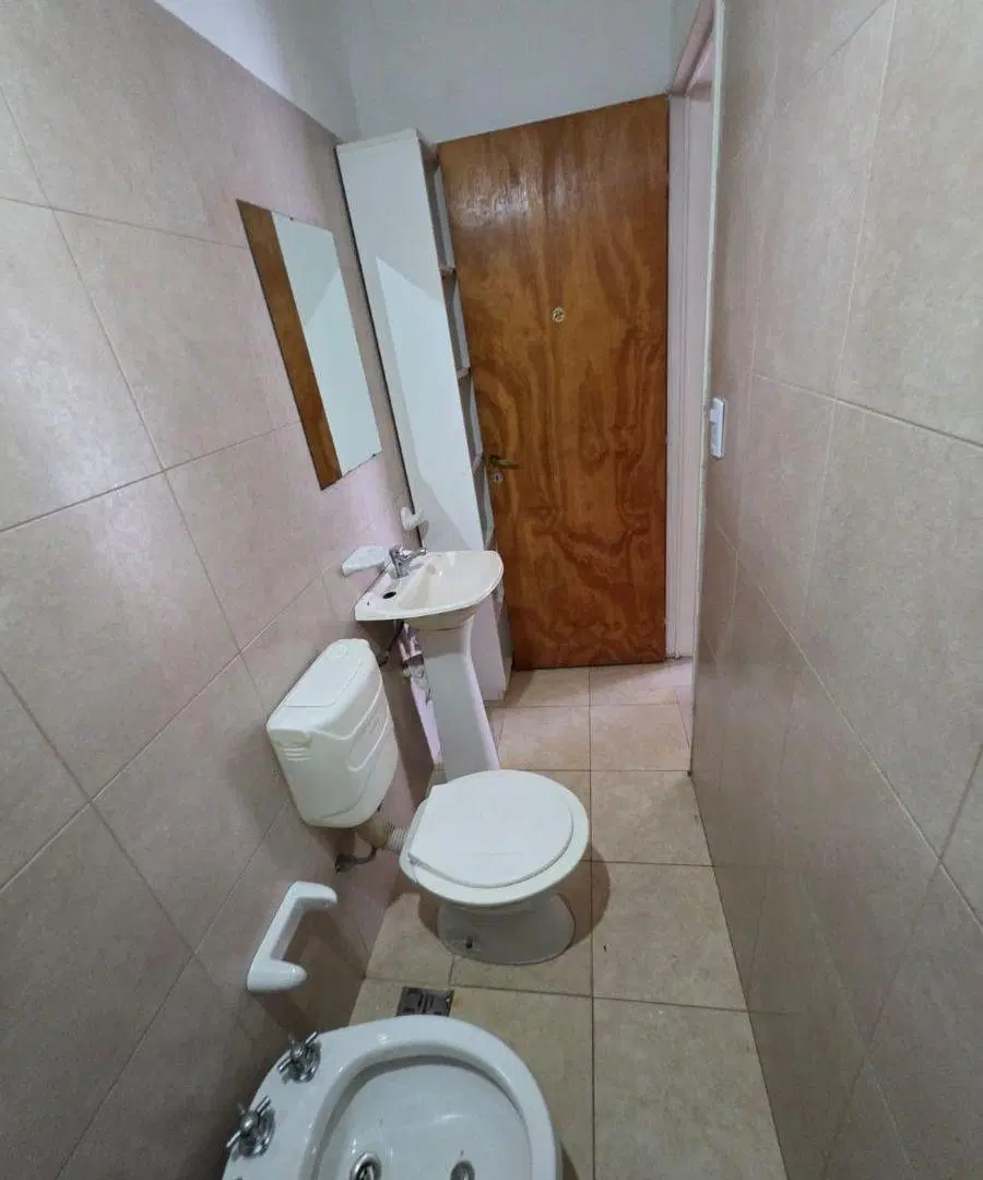 Casa con patio y 2 dormitorios en alquiler en Parque Capital 5