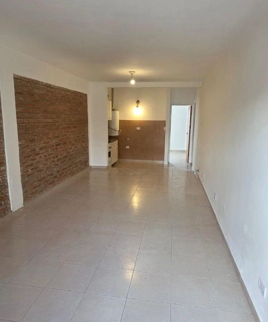 Casa con patio y 2 dormitorios en alquiler en Parque Capital 1