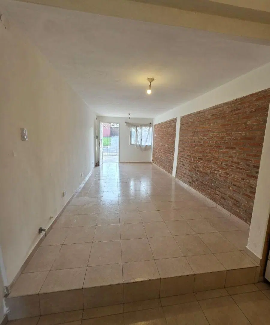 Casa con patio y 2 dormitorios en alquiler en Parque Capital 8