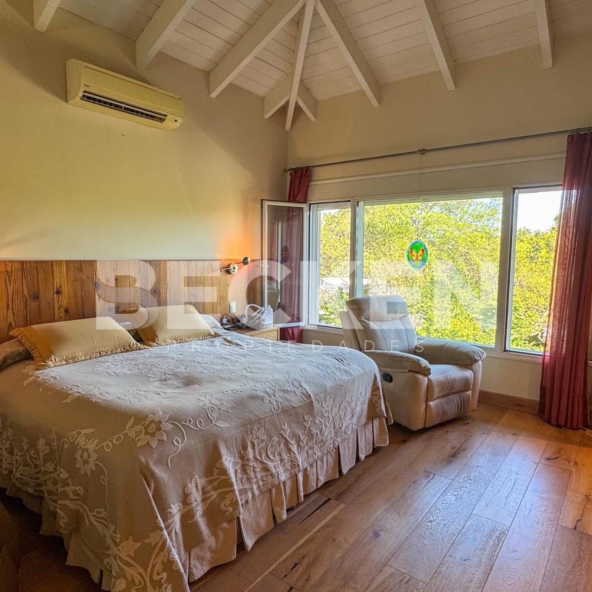 Casa en Venta en Lomas de La Carolina con Fondo Golf 2