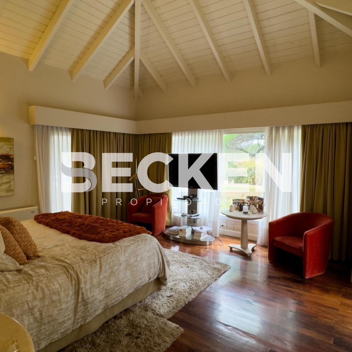 Foto de Casa en Venta en Lomas de la Carolina el mejor fondo golf!, imagen 2