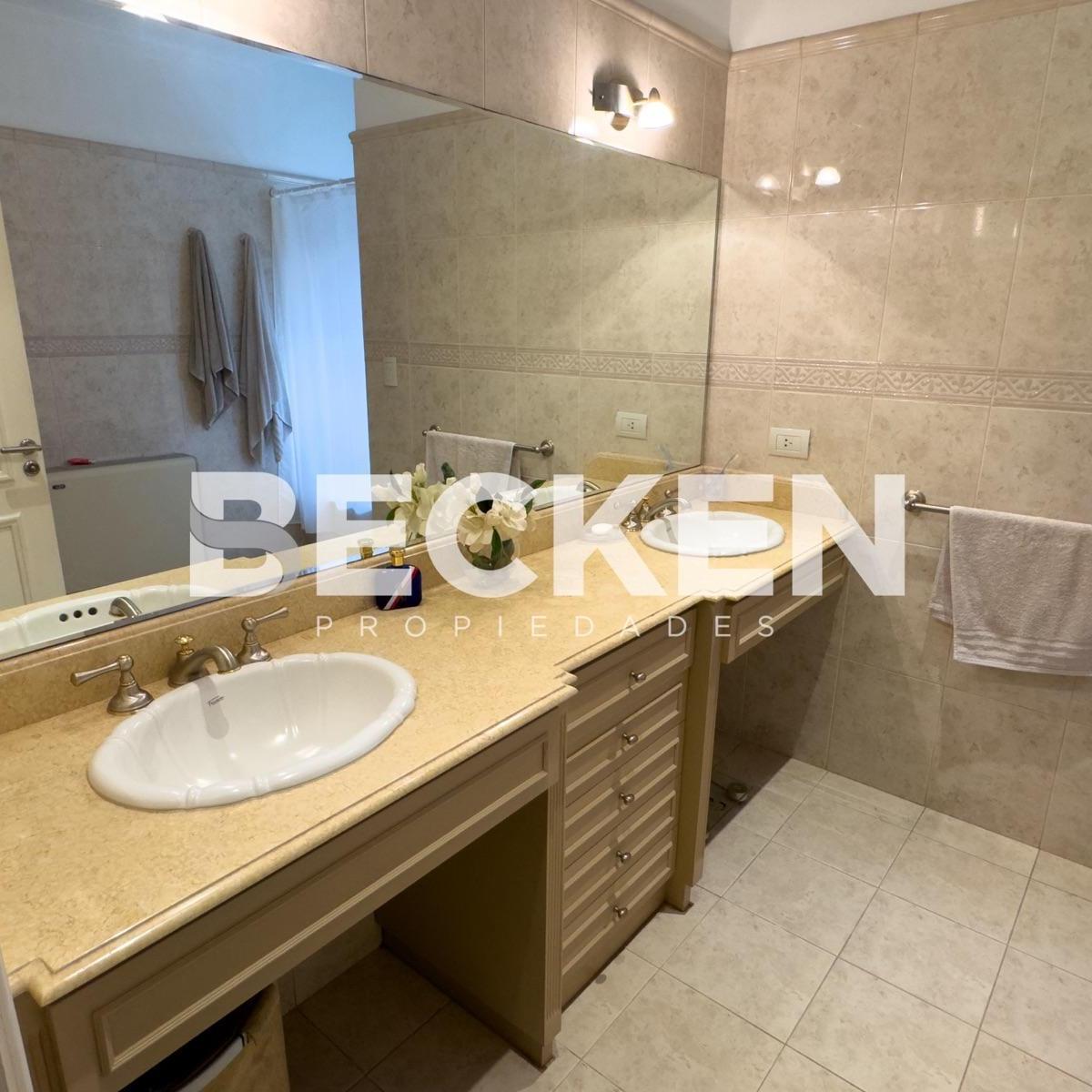 Foto de Casa en Venta en Lomas de la Carolina el mejor fondo golf!, imagen 5