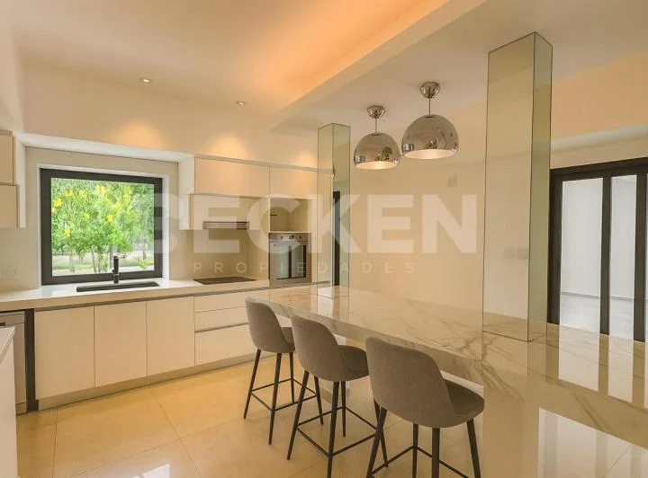 Casa en Las Delicias MODERNA como nueva 3