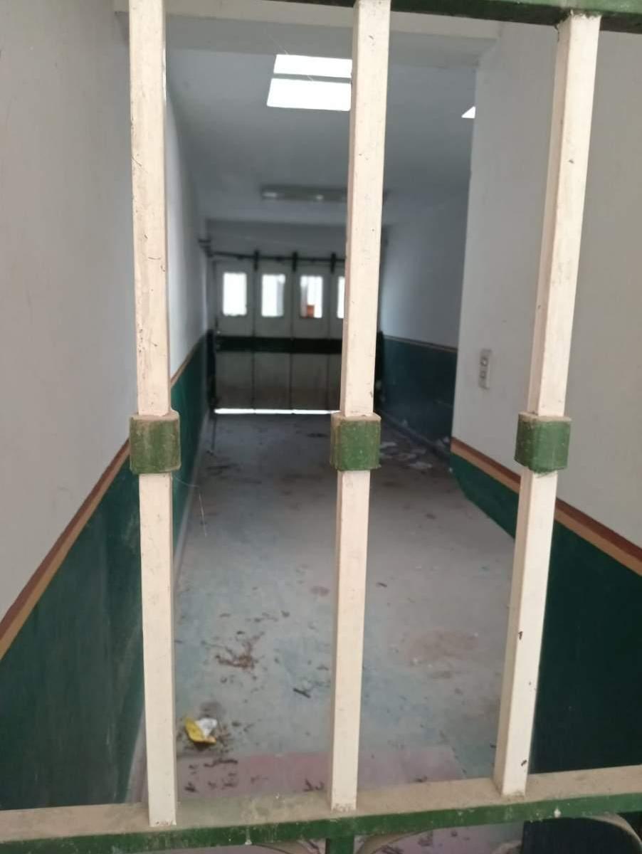 Casa con Gran Terreno en Zona Comercial de Av Alem (Zona Bancor) 4