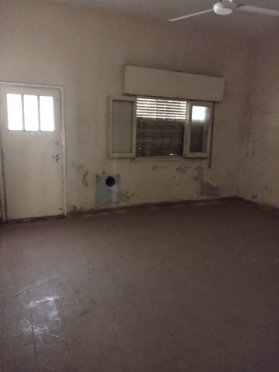 Foto de CASA CON GRAN TERRENO EN ZONA COMERCIAL DE AV. ALEM (ZONA BANCOR), imagen 3