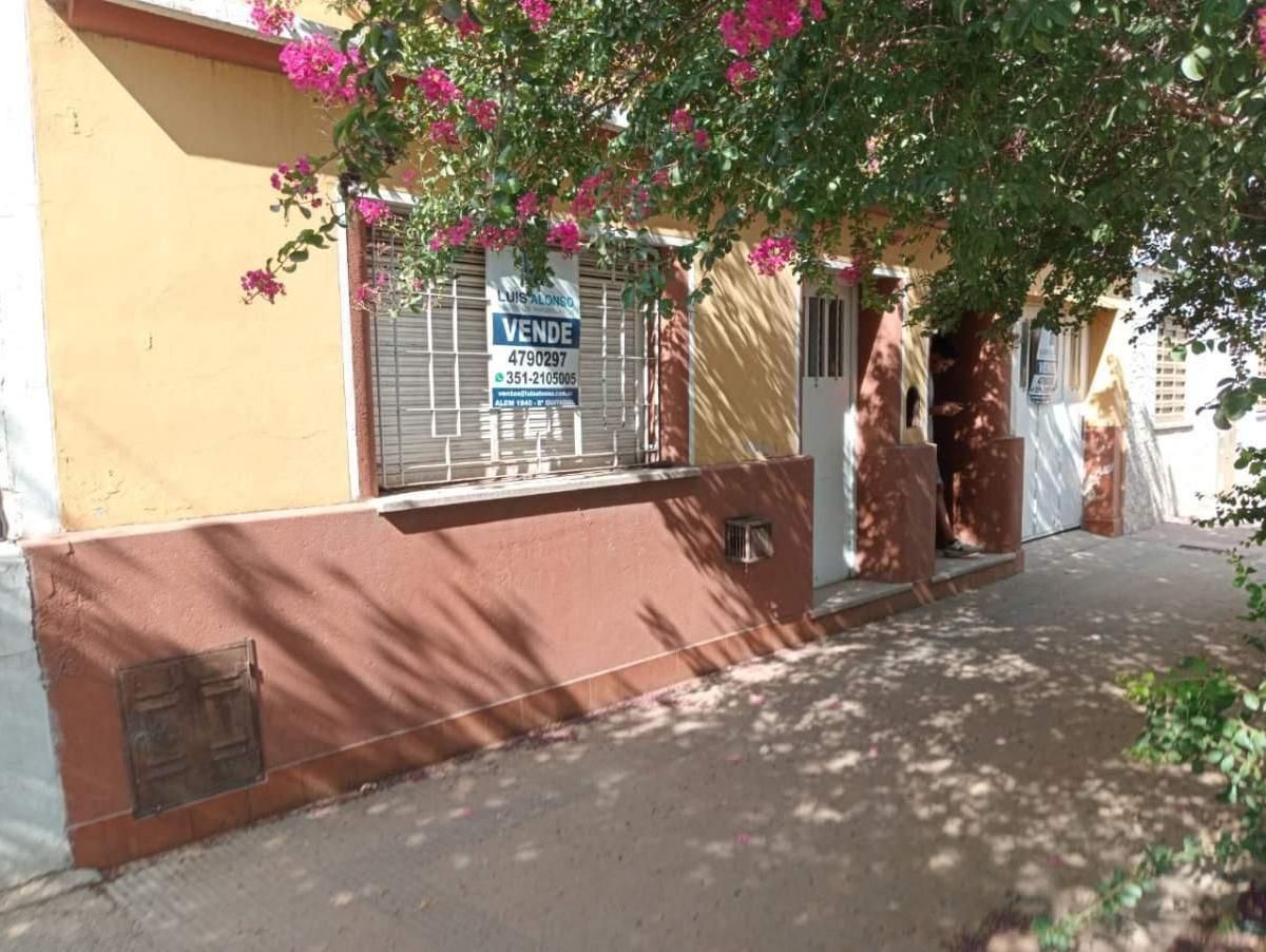 Casa con Gran Terreno en Zona Comercial de Av Alem (Zona Bancor) 2