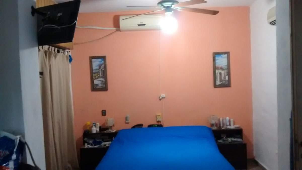 Casa de 2 Dorm. con Depto de 2 Dorm. y Dos Locales en Barrio San Martín 5