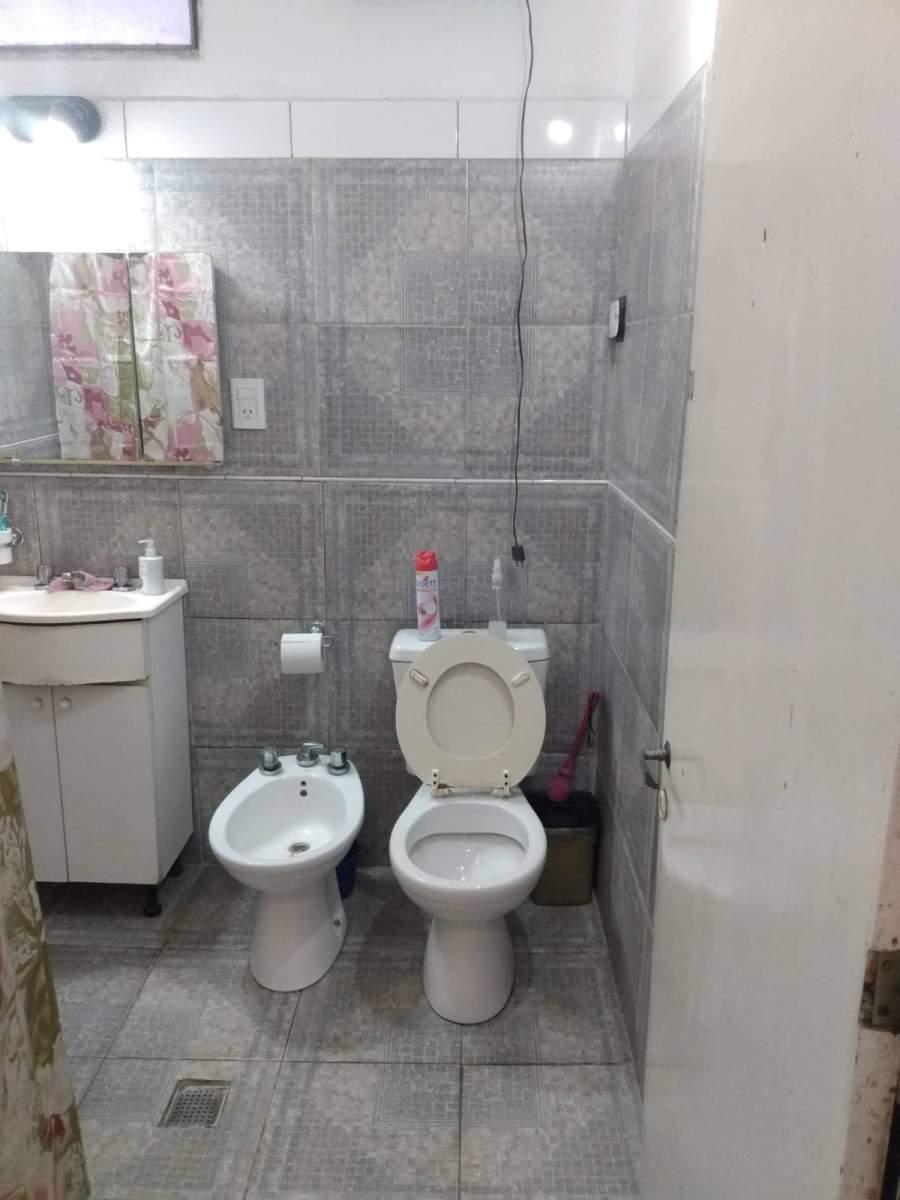 Casa de 2 Dorm. con Depto de 2 Dorm. y Dos Locales en Barrio San Martín 2