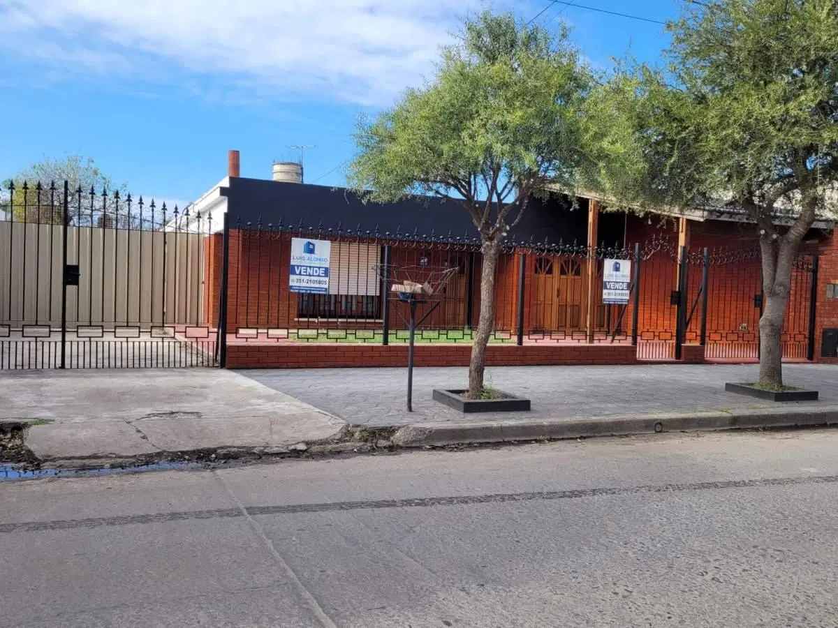 CASA CON DEPTO EN VILLA AZALAIZ 3