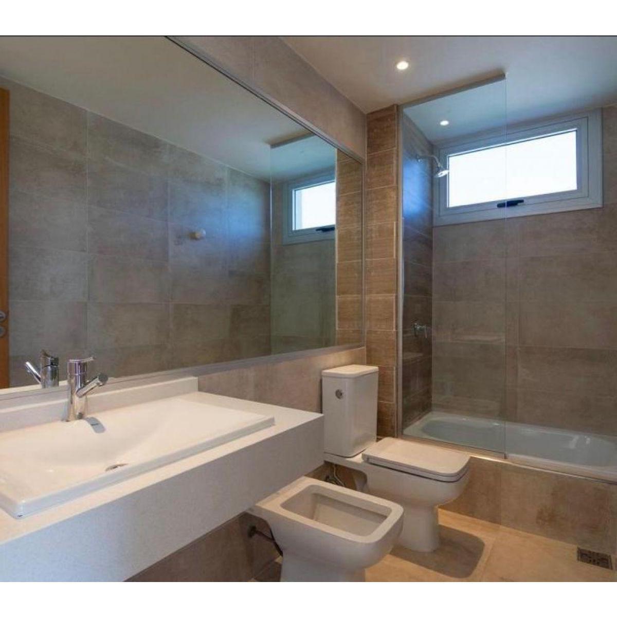 Venta de Importante y Moderna Casa en Barrio Cerrado La Serena 1