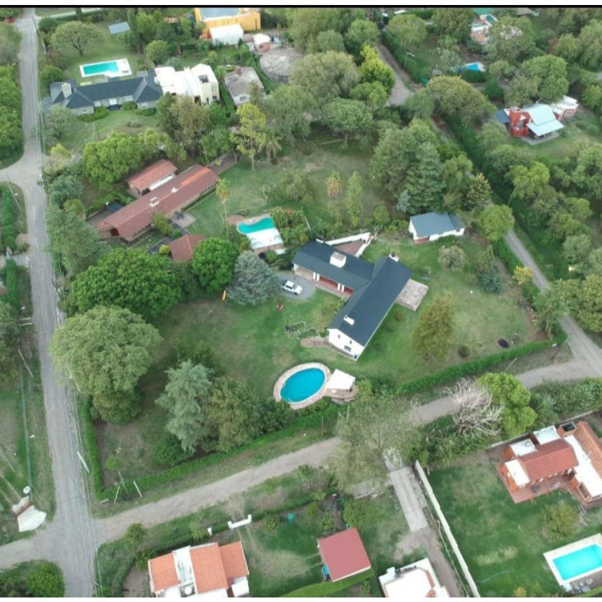 Vendo Muy Linda Casa a Cuadras del Golf 2