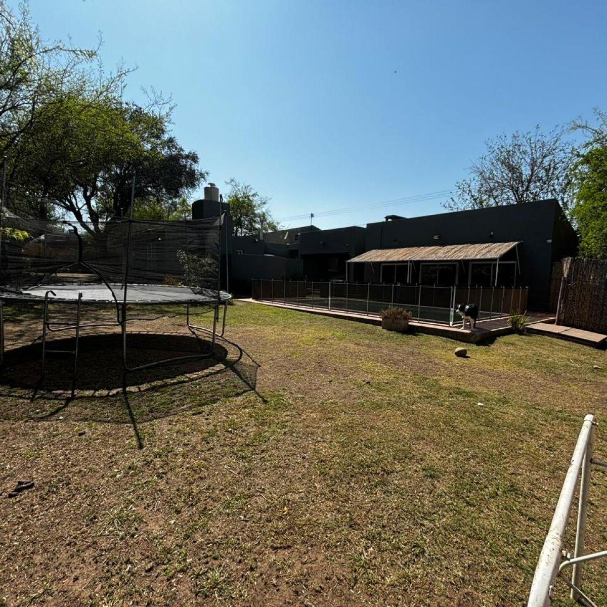 Venta en Villa Allende Golf! Dos Casas en Una! 4