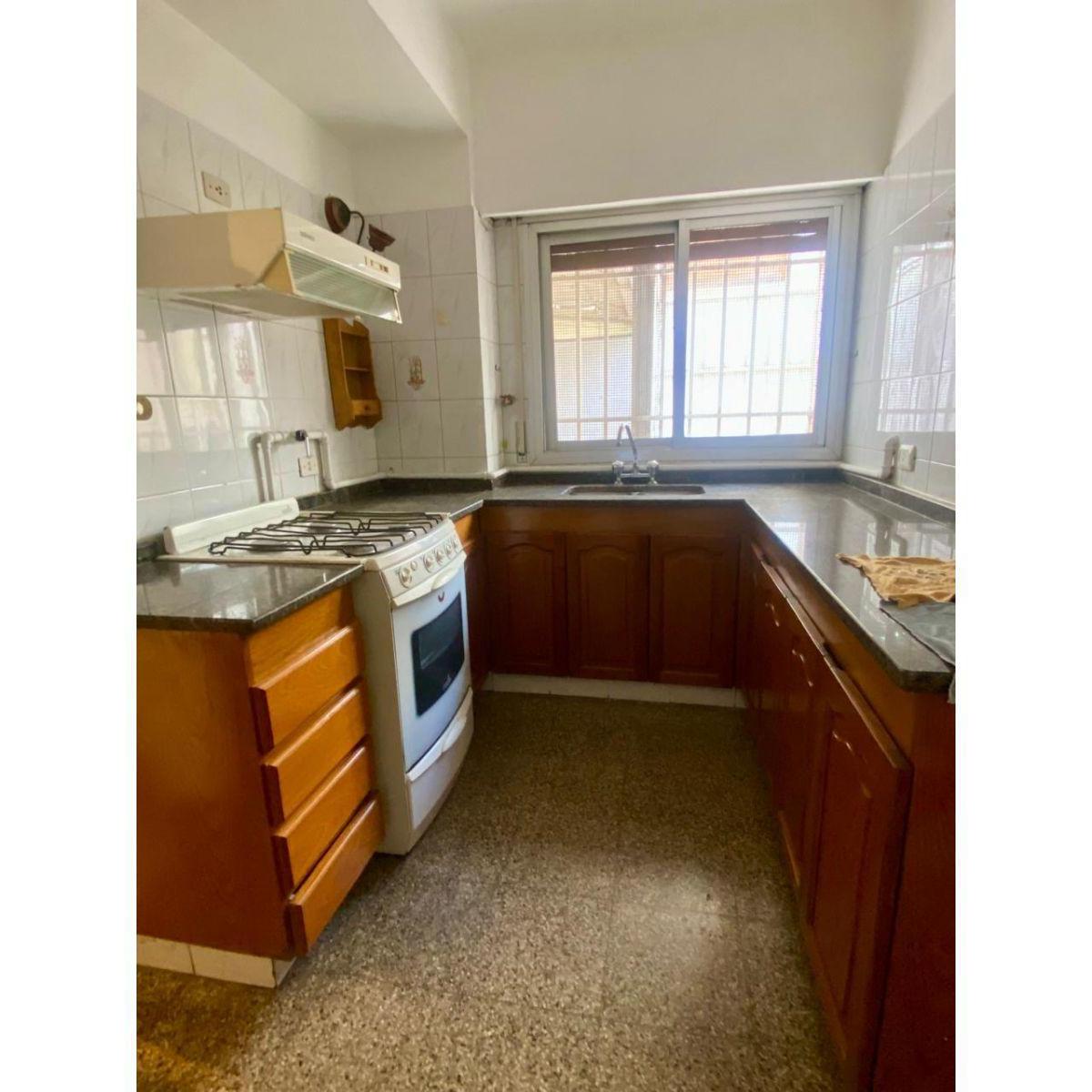 Venta Depto en Zona Centro 2 Dorm + Dependencia + 2 Patios 4