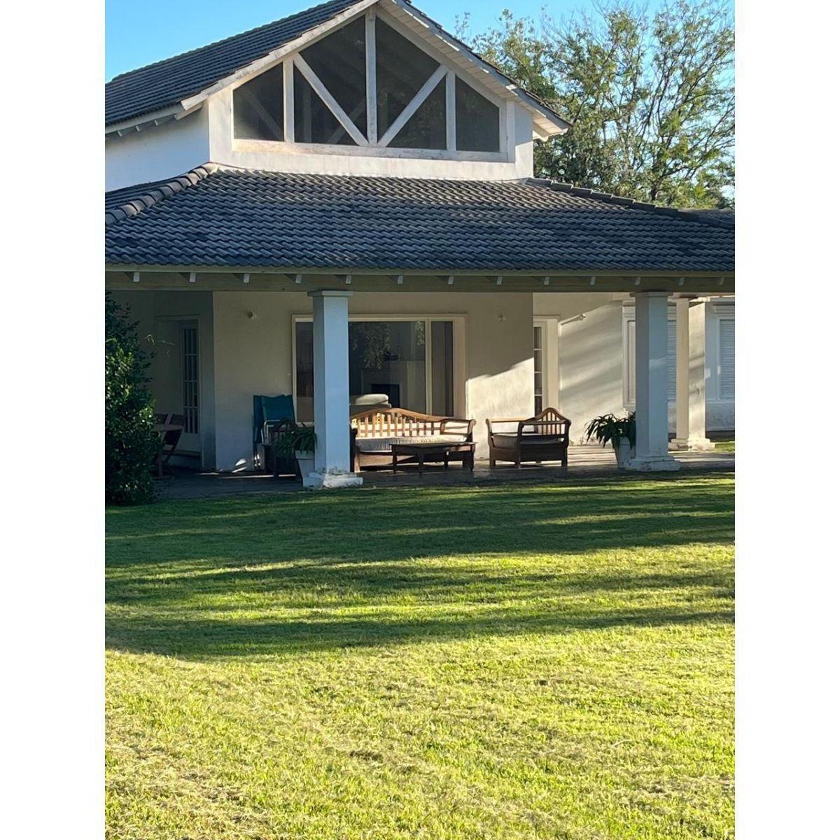 Venta Casa de Categoria en Villa Allende Golf. Calle Guayaquil 2