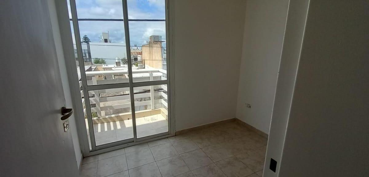 Venta Depto 2 Dorm + Escritorio. " Barrio Lomas de San Martín" 2